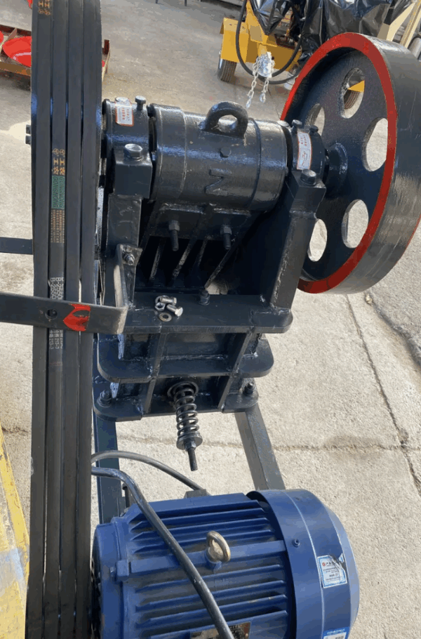 Molino Chancador Mandibula Mineria Portatil 5,5kw - Imagen 6